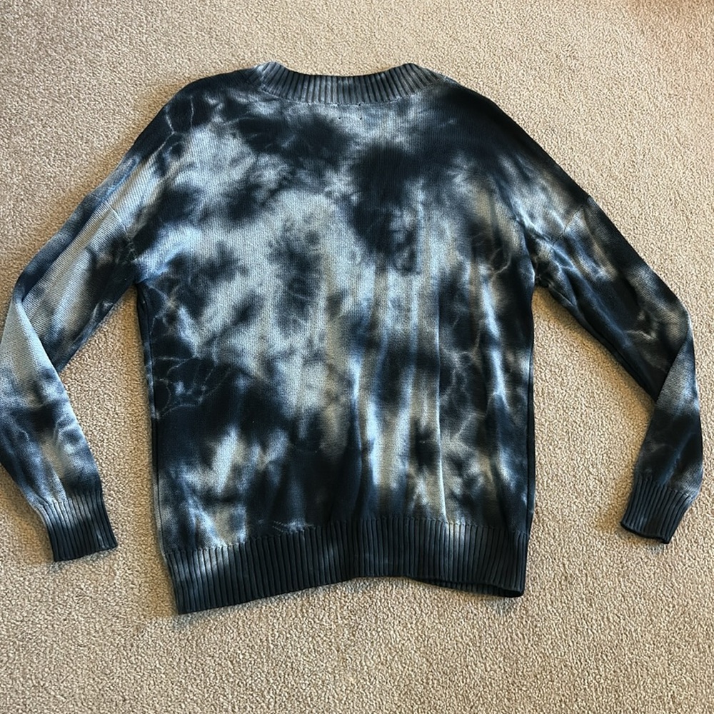 Black and Gray Tie-Dye v-neck Sweater - Picture 3 of 3